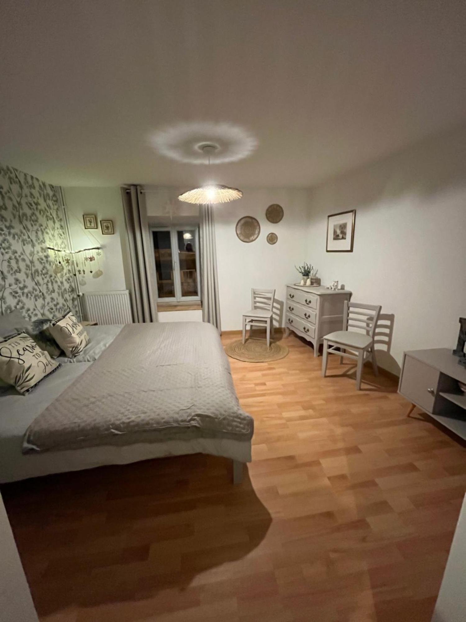 Comme A La Maison Saint-Aubin (Jura)